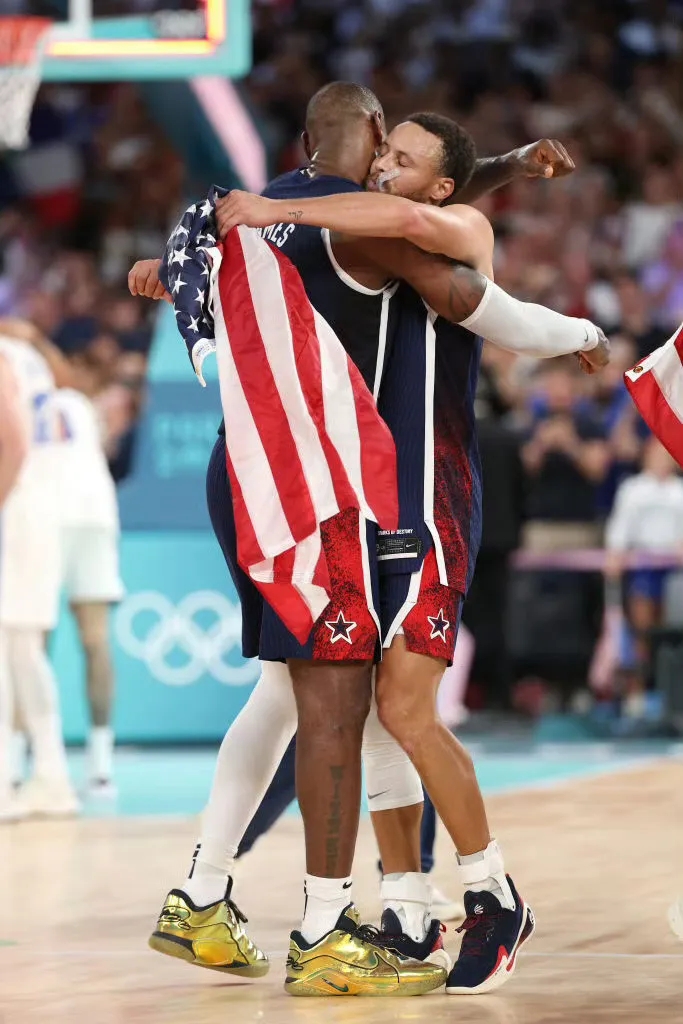 南宫娱乐-库里在巴黎圣日耳曼比赛中夺冠，晋级下一阶段引发热议！赛场气氛高涨的简单介绍