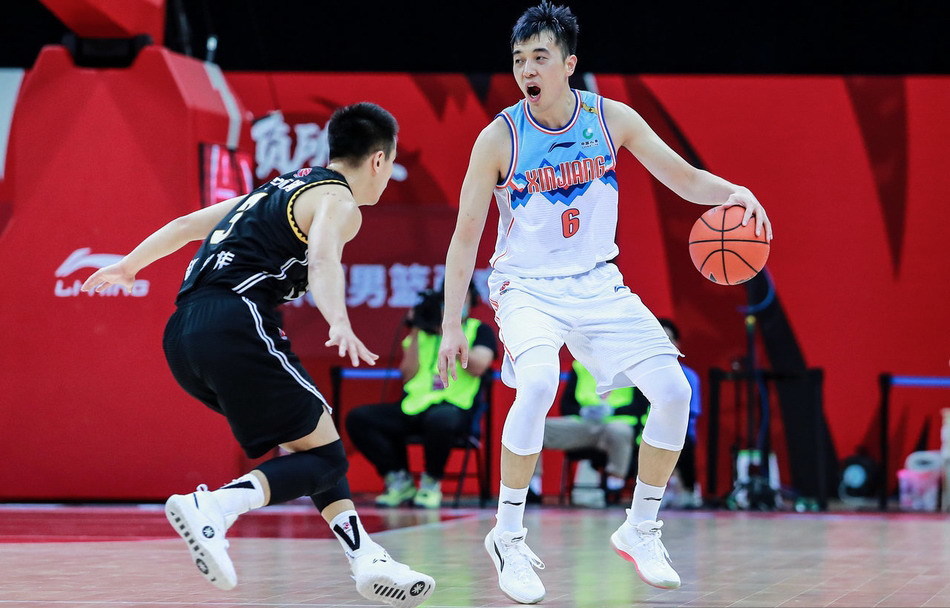 NG28-莱万多夫斯基与40激战G2分钟，比赛规则变更胜负难料！，哈登焦点对战赛场气氛高涨的简单介绍