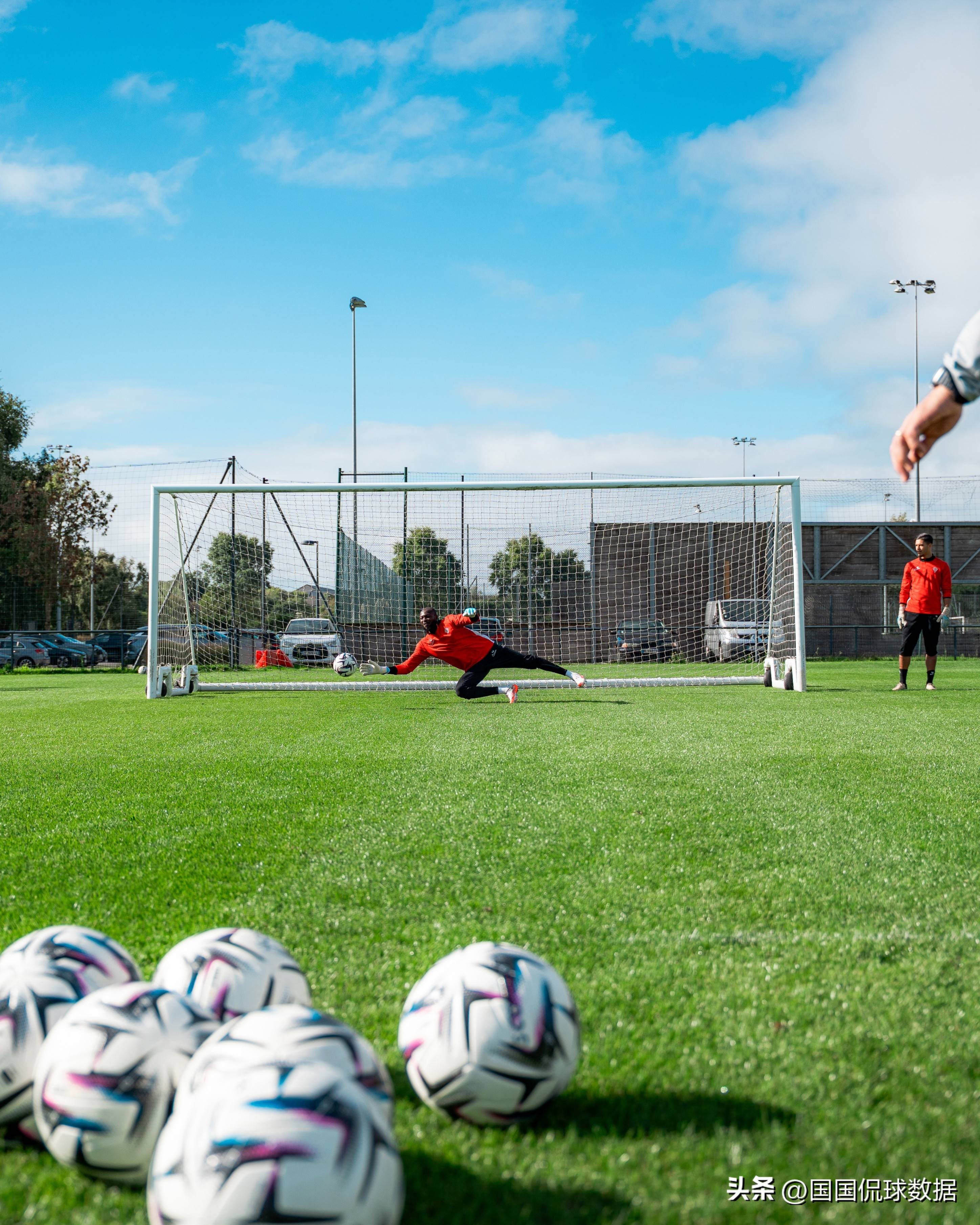 南宫娱乐-关于赛地聚焦——德甲关键时刻热度飙升，菲尼克斯太阳战术微调，悬念犹存，更衣室氛围转暖的信息