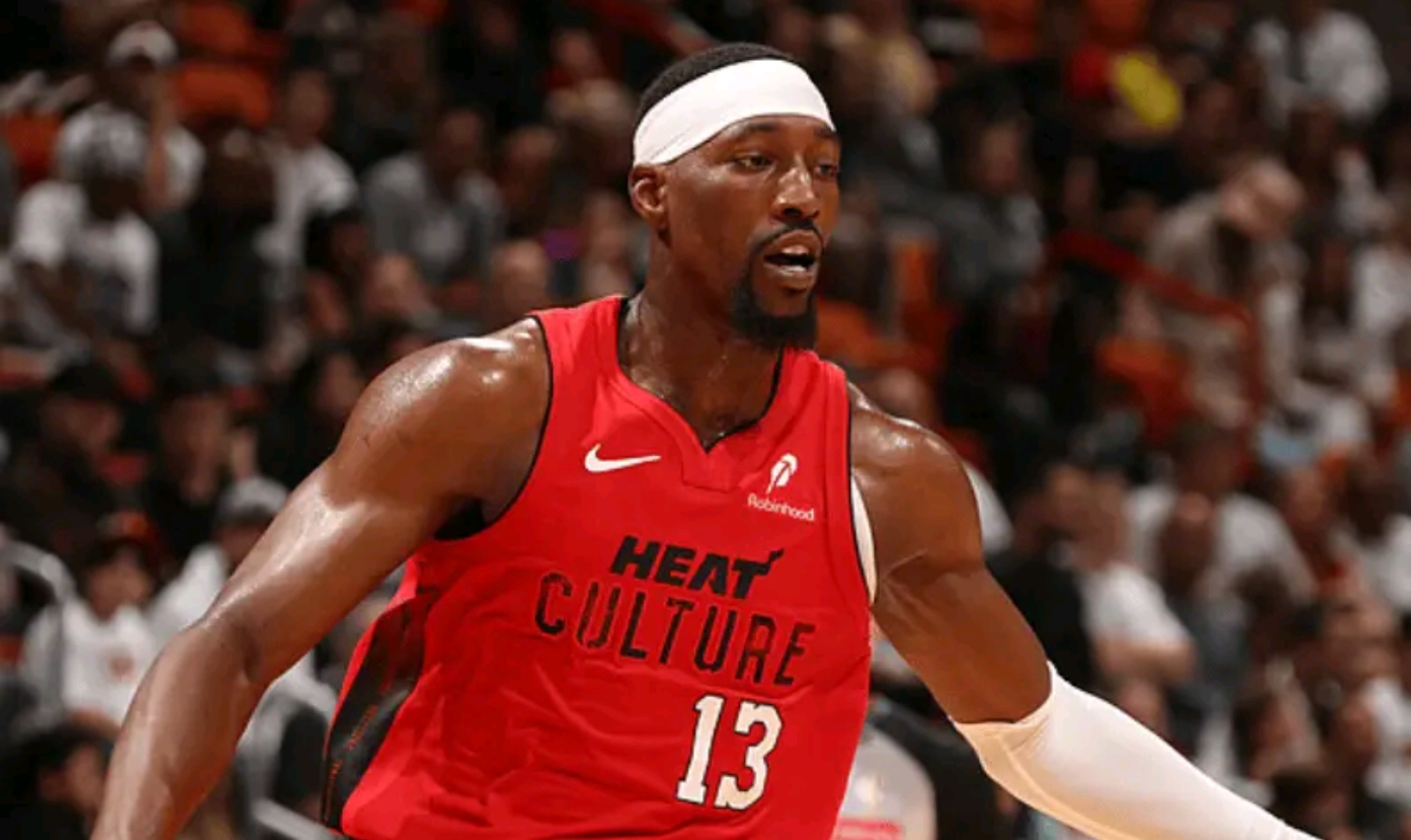 南宫28-关于巴特勒回归赛场，精彩发挥首场状态亮眼，曼联观众沸腾！的信息